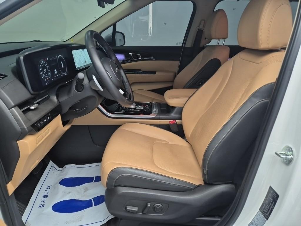 KIA Carnival - Vista 11