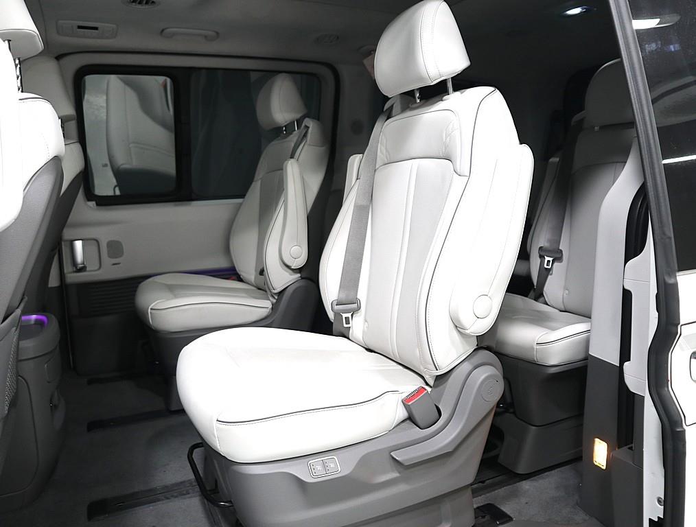 HYUNDAI Staria - Vista 10