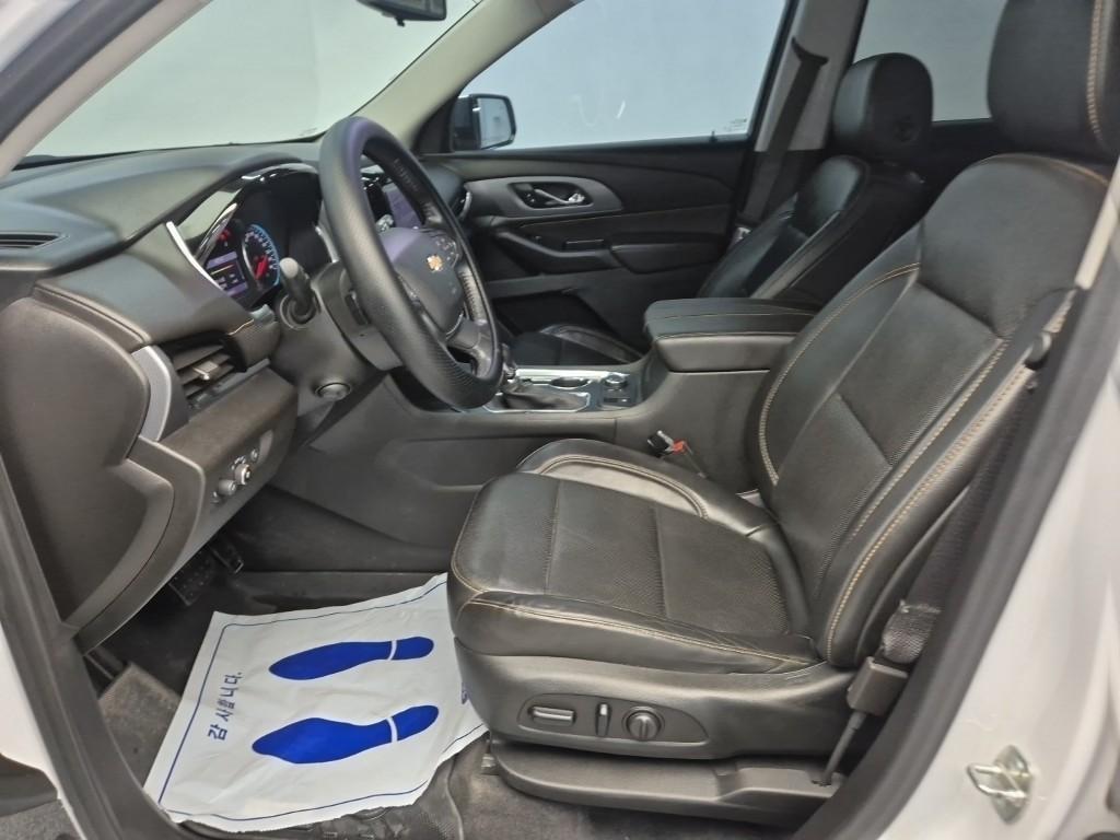 Chevrolet Travers - Vista 12