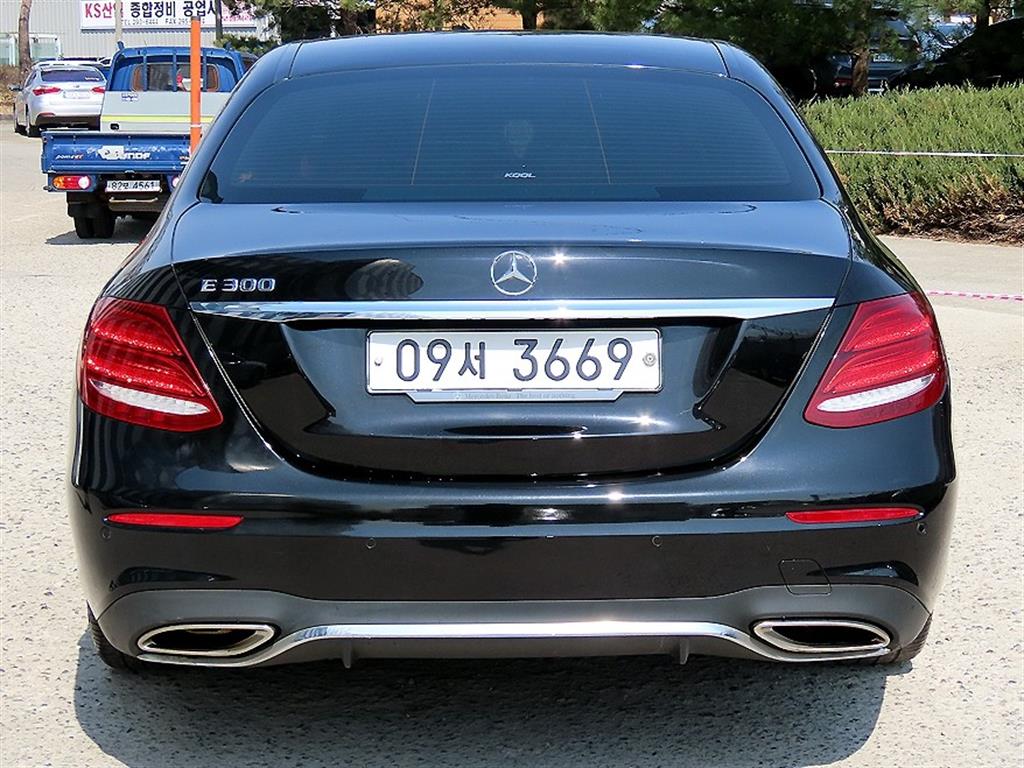 Mercedes Benz E class - Vista 4
