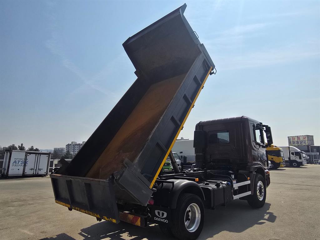 medium and large cargo dump - Vista 12