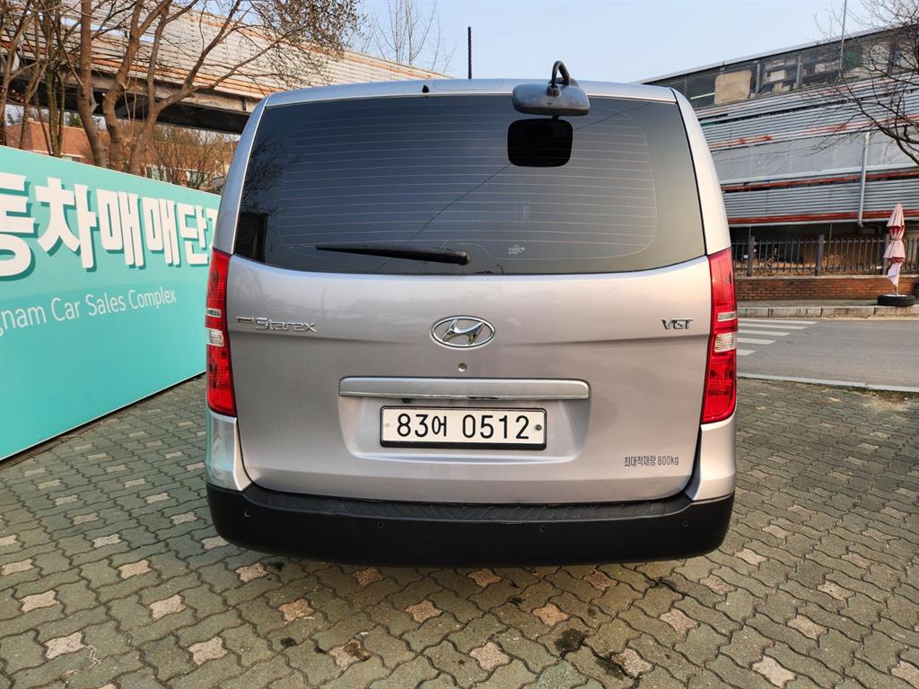 HYUNDAI Starex - Vista 4