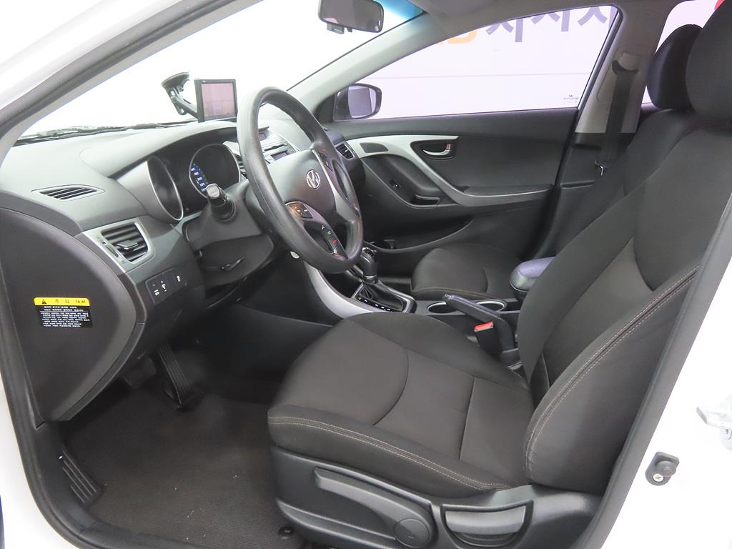 HYUNDAI Avante - Vista 5