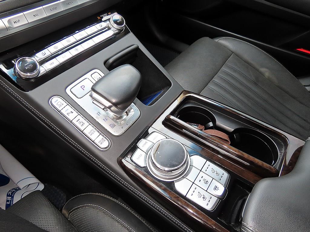 Genesis G90 - Vista 11