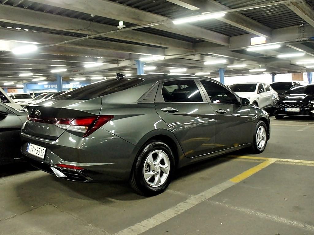 HYUNDAI Avante - Vista 7