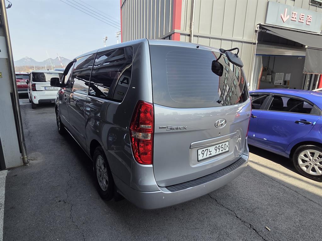 HYUNDAI Starex - Vista 4