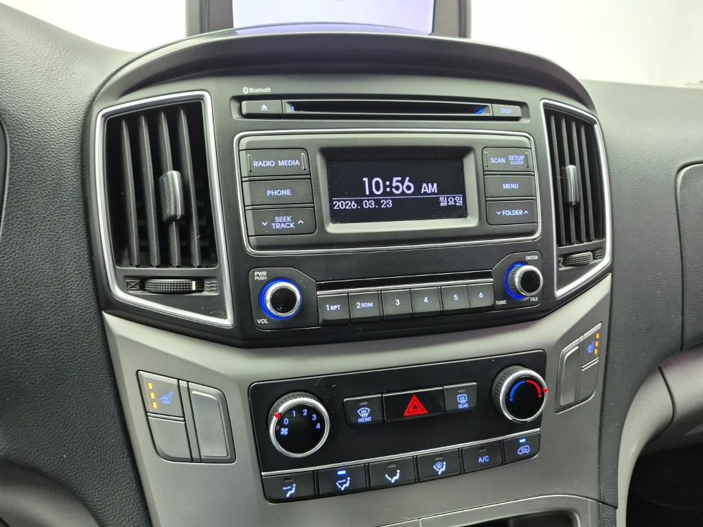 HYUNDAI Starex - Vista 10