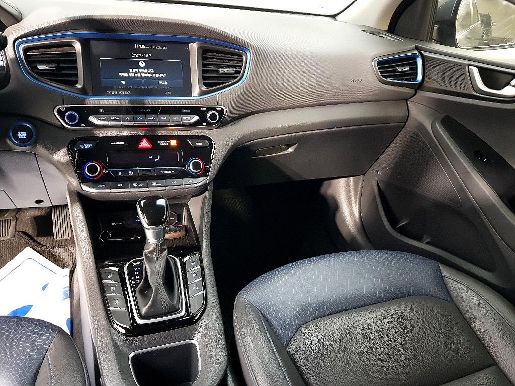 HYUNDAI Ioniq - Vista 9