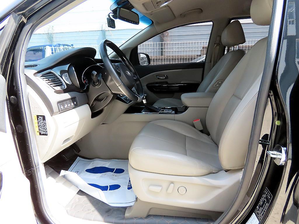 KIA Carnival - Vista 5