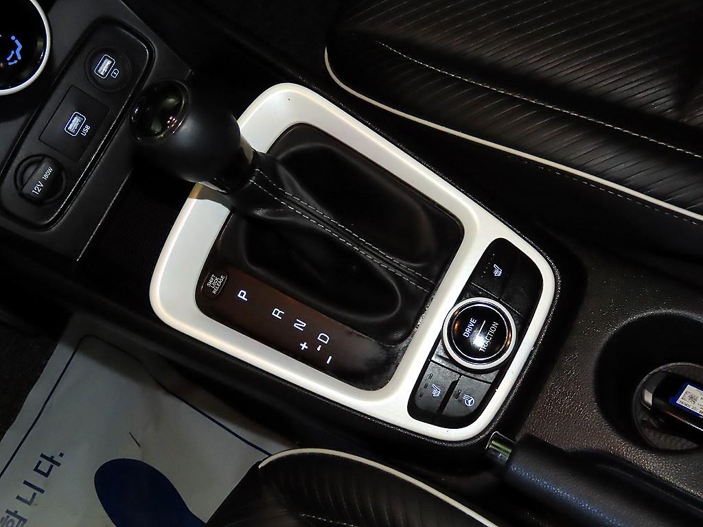 HYUNDAI Venue - Vista 12