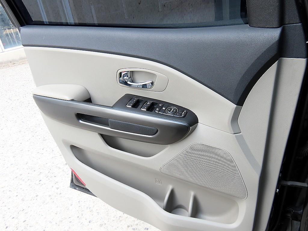 KIA Carnival - Vista 12