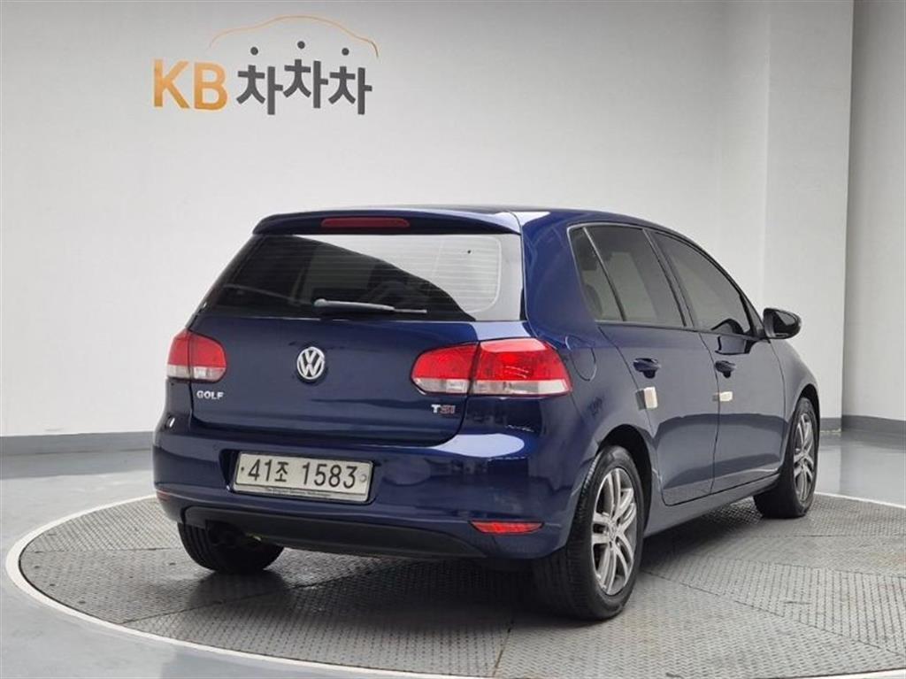 Volkswagen Golf - Vista 4