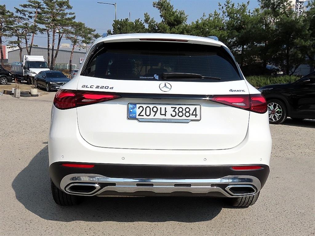 Mercedes Benz GLC Class - Vista 4