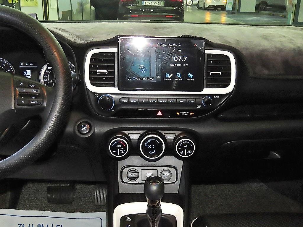 HYUNDAI Venue - Vista 11