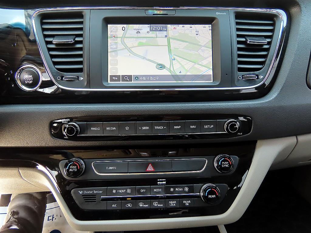 KIA Carnival - Vista 11