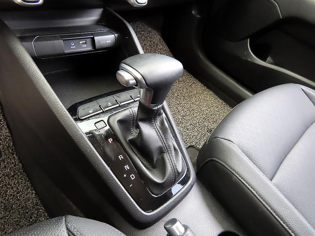 KIA Stonic - Vista 10