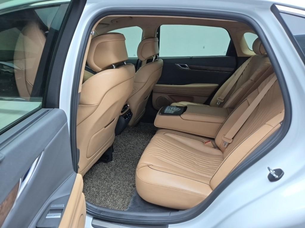 Genesis G80 - Vista 12