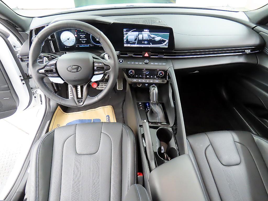 HYUNDAI Avante - Vista 7