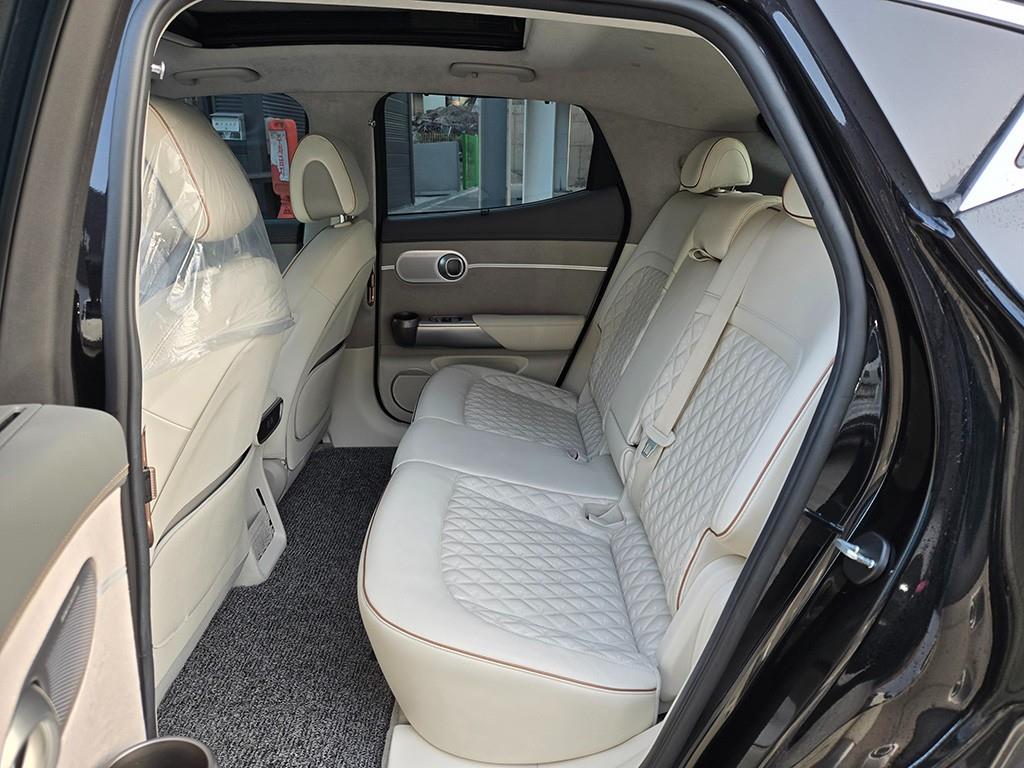 Genesis GV60 - Vista 6