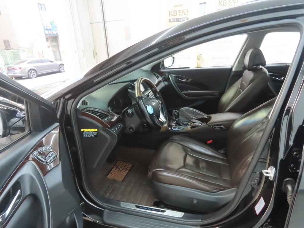 HYUNDAI Grandeur - Vista 5