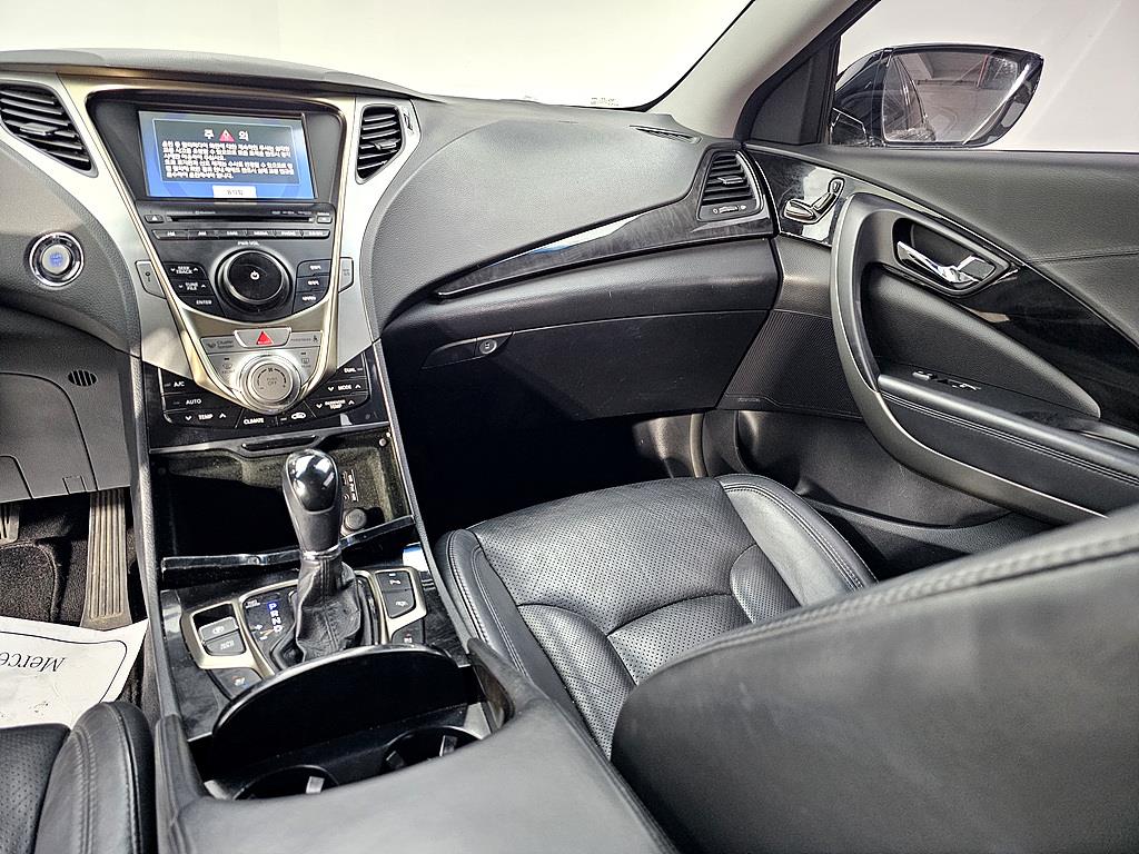 HYUNDAI Grandeur - Vista 10