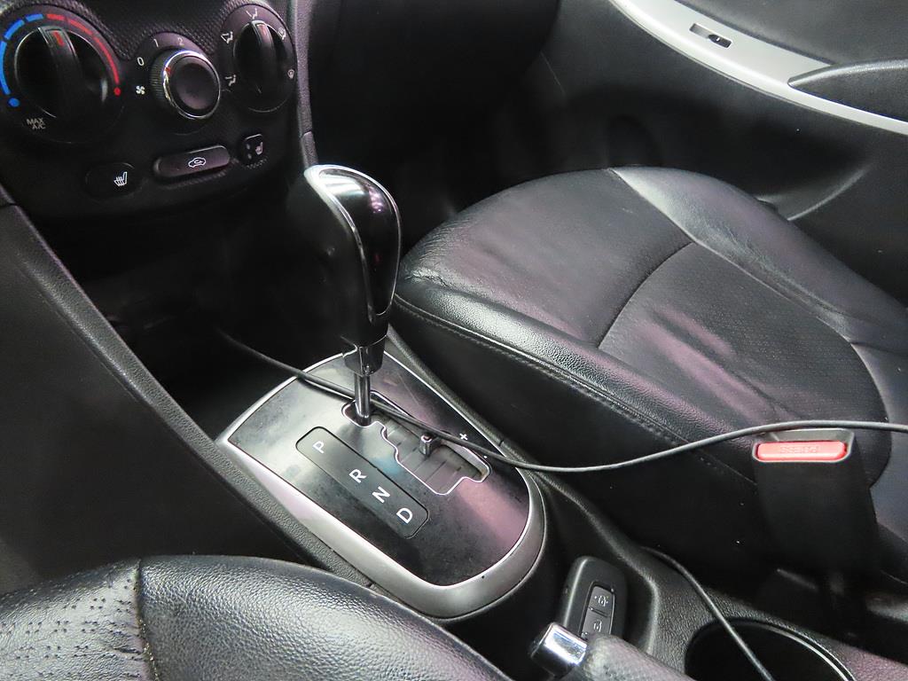 HYUNDAI Accent - Vista 11