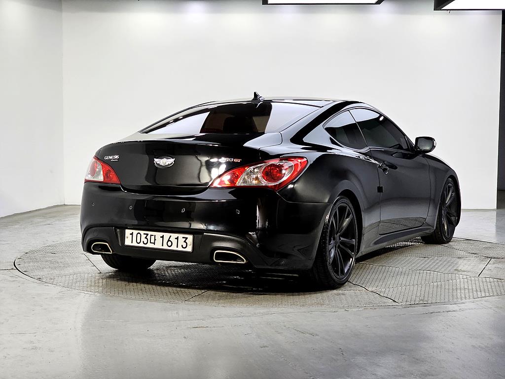 HYUNDAI Genesis - Vista 4