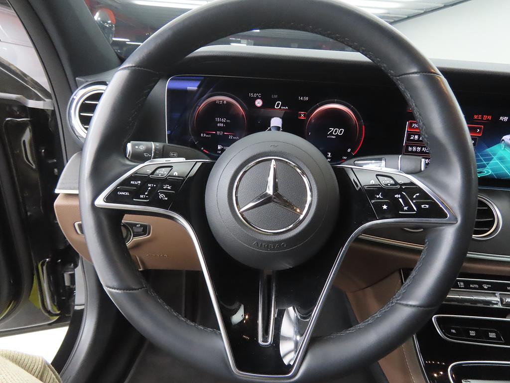 Mercedes Benz E class - Vista 8