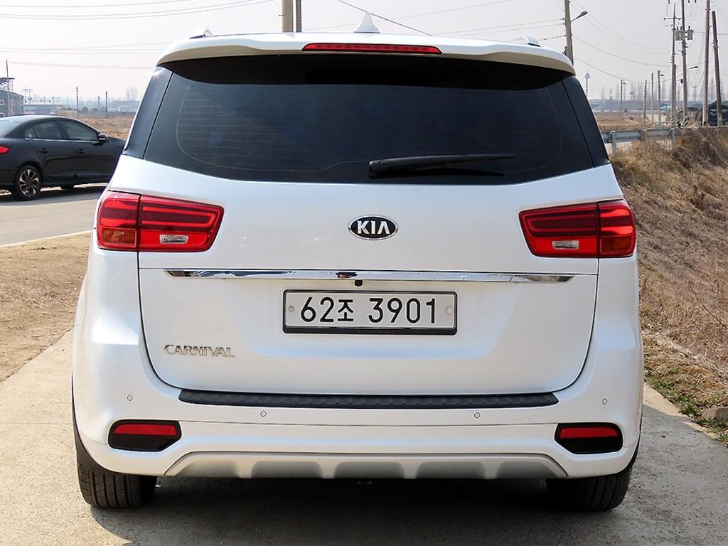 KIA Carnival - Vista 4