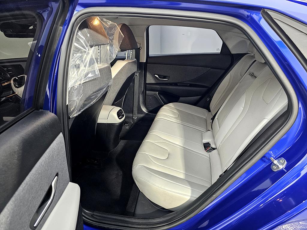 HYUNDAI Avante - Vista 9