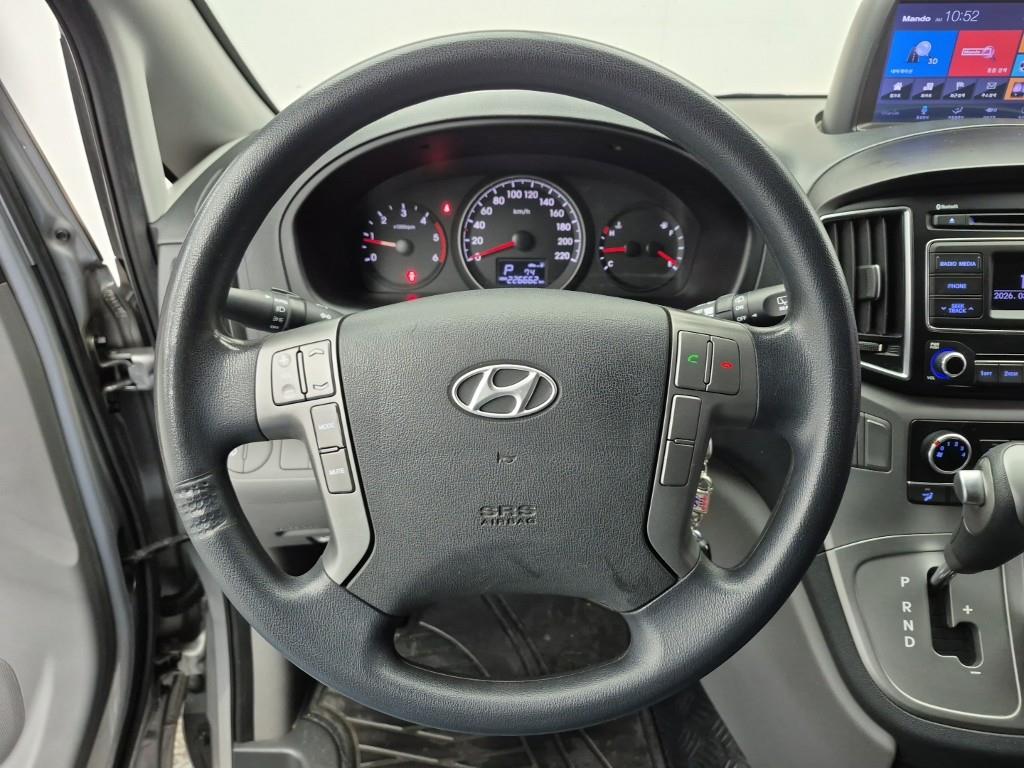 HYUNDAI Starex - Vista 9