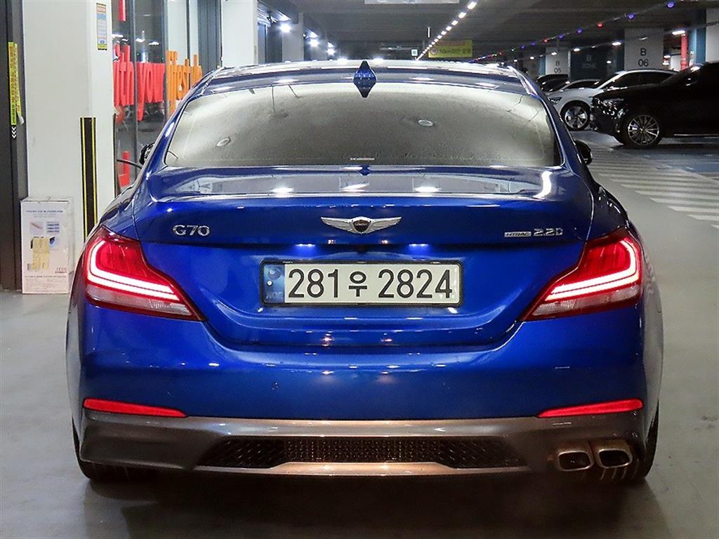 Genesis G70 - Vista 5