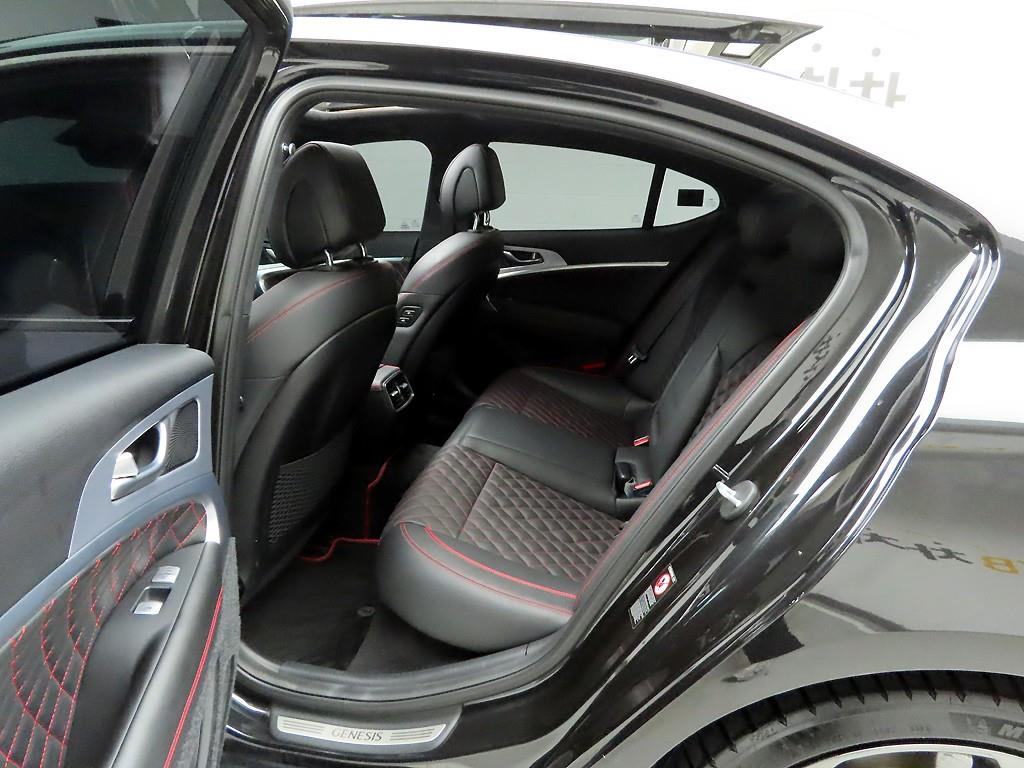 Genesis G70 - Vista 12