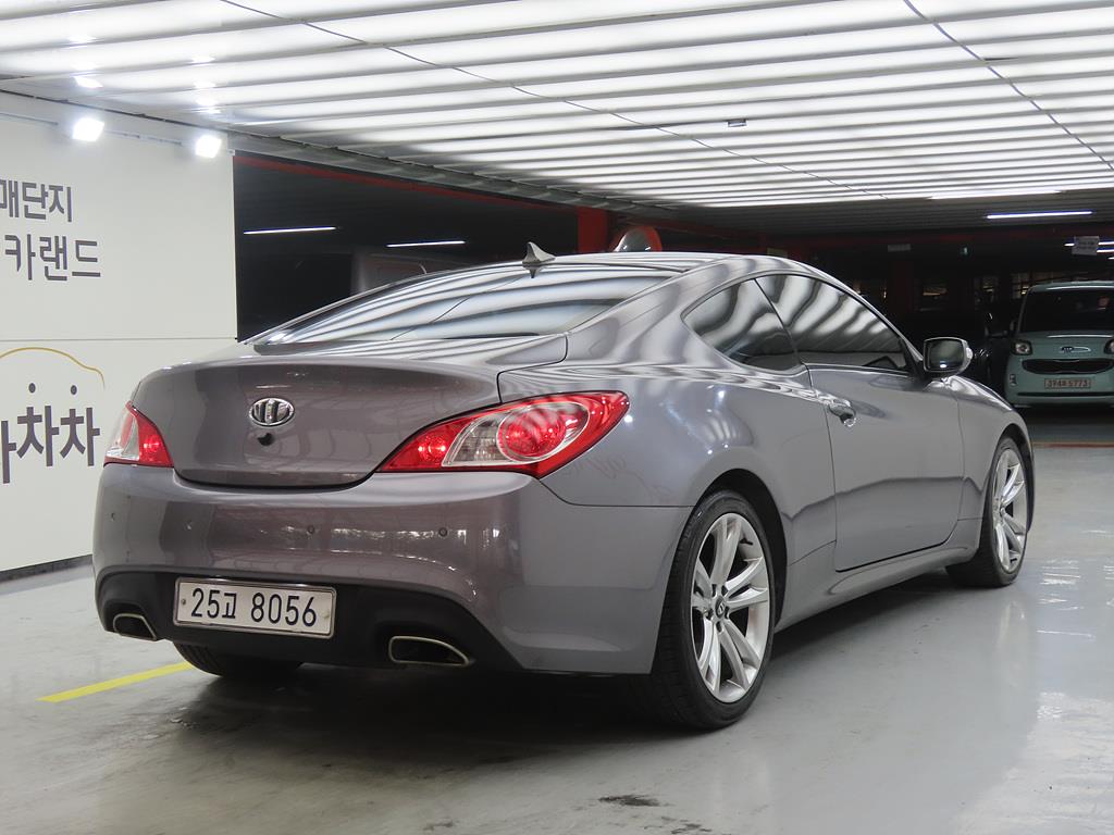 HYUNDAI Genesis - Vista 4