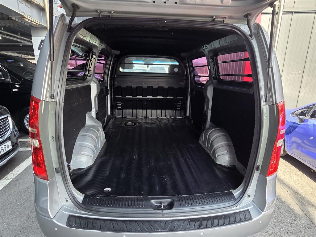 HYUNDAI Starex - Vista 5