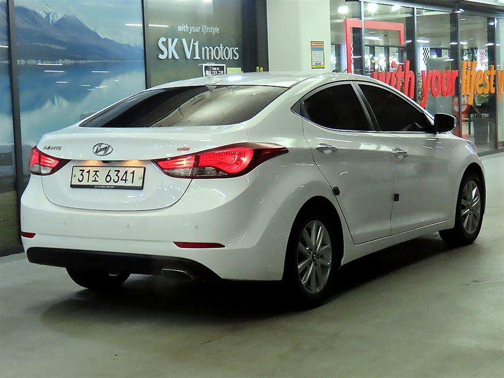 HYUNDAI Avante - Vista 4