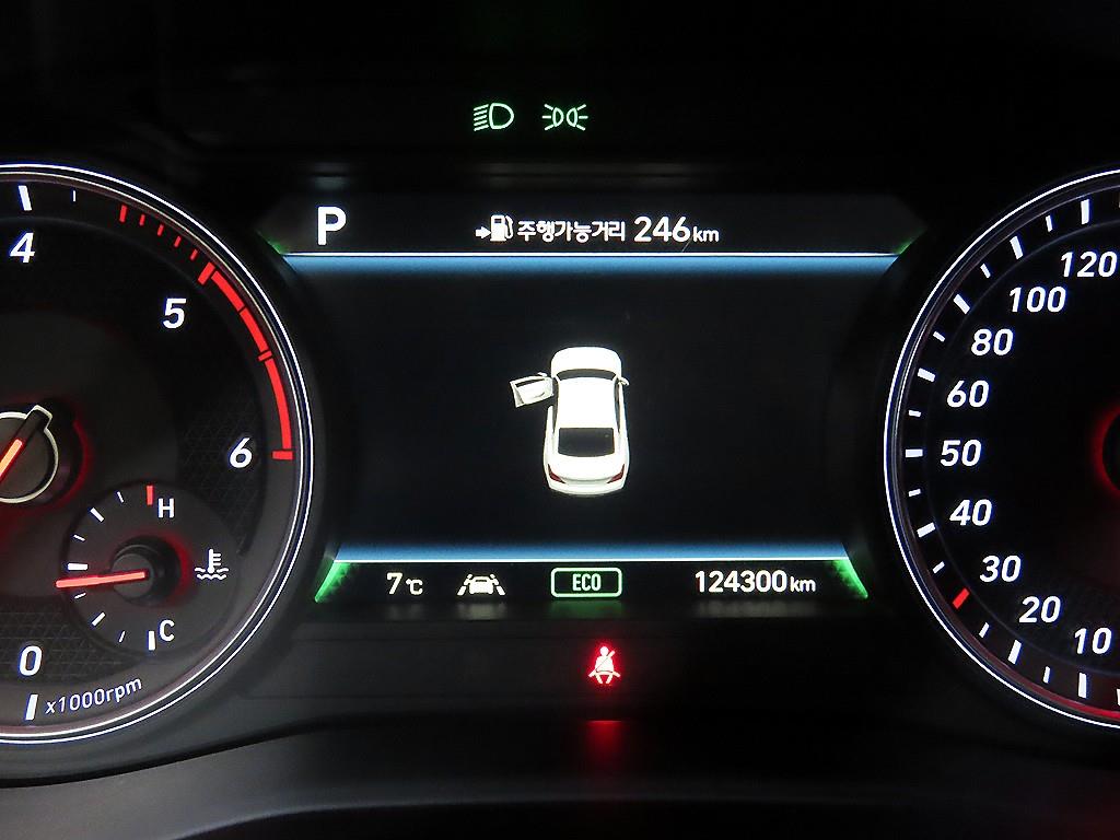 Genesis G70 - Vista 9