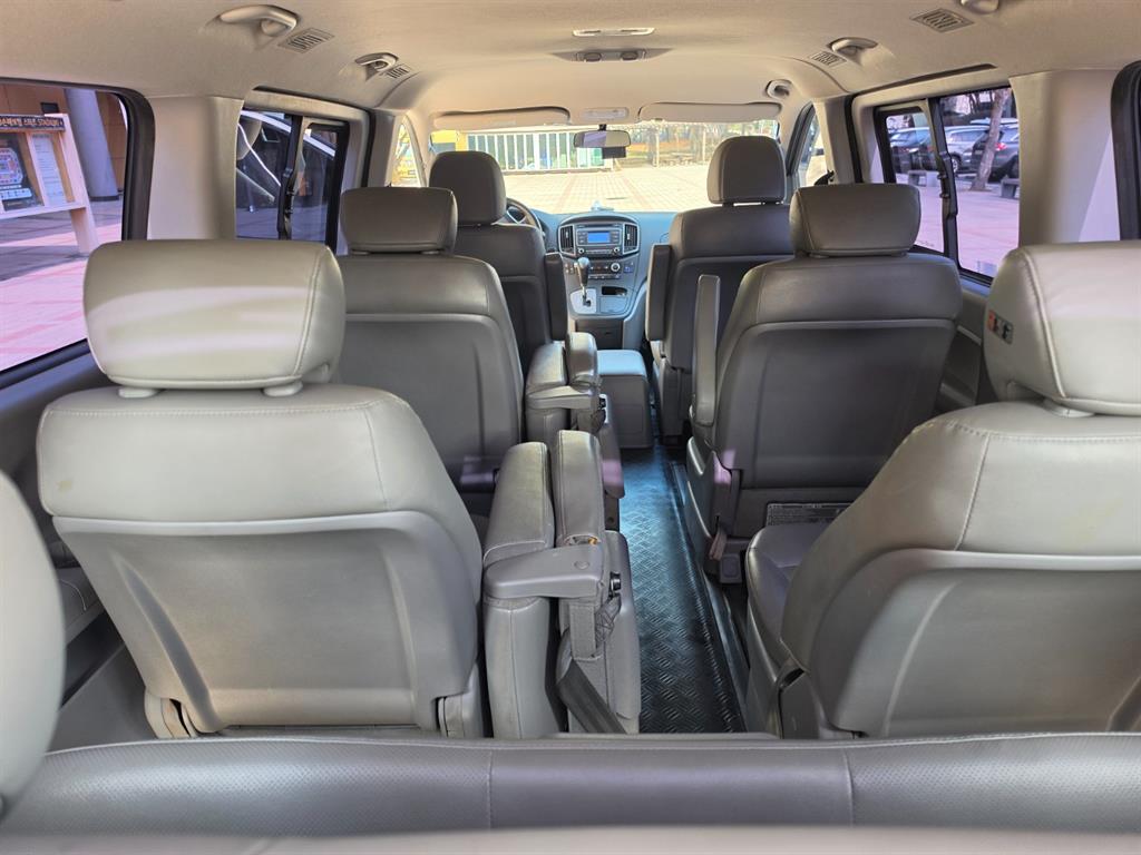 HYUNDAI Starex - Vista 12