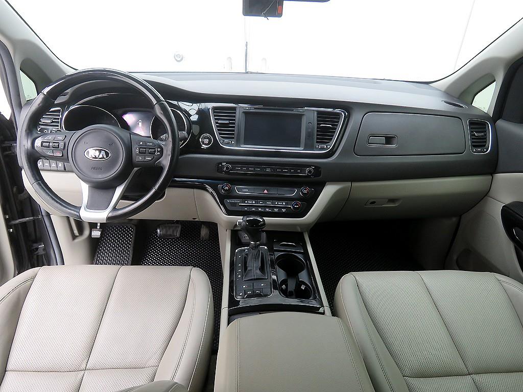 KIA Carnival - Vista 9