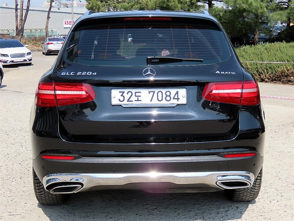 Mercedes Benz GLC Class - Vista 4
