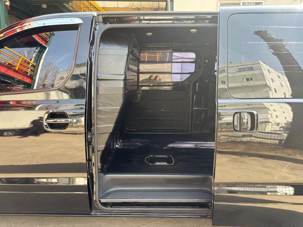 HYUNDAI Starex - Vista 11