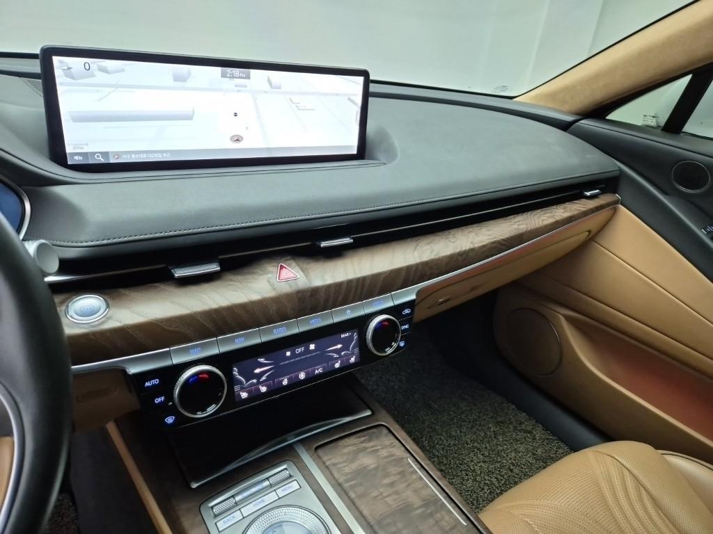 Genesis G80 - Vista 10