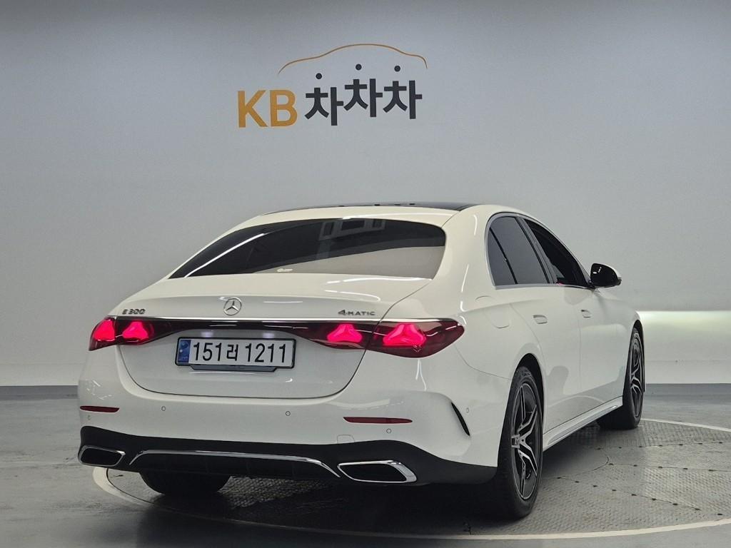 Mercedes Benz E class - Vista 4