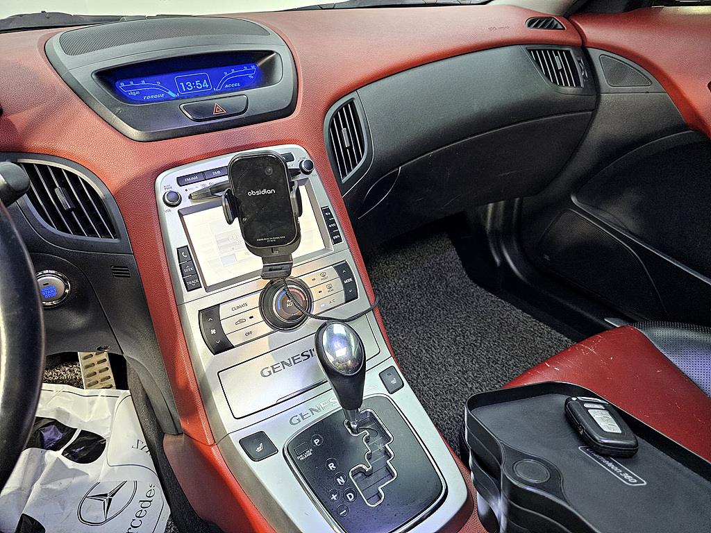 HYUNDAI Genesis - Vista 10