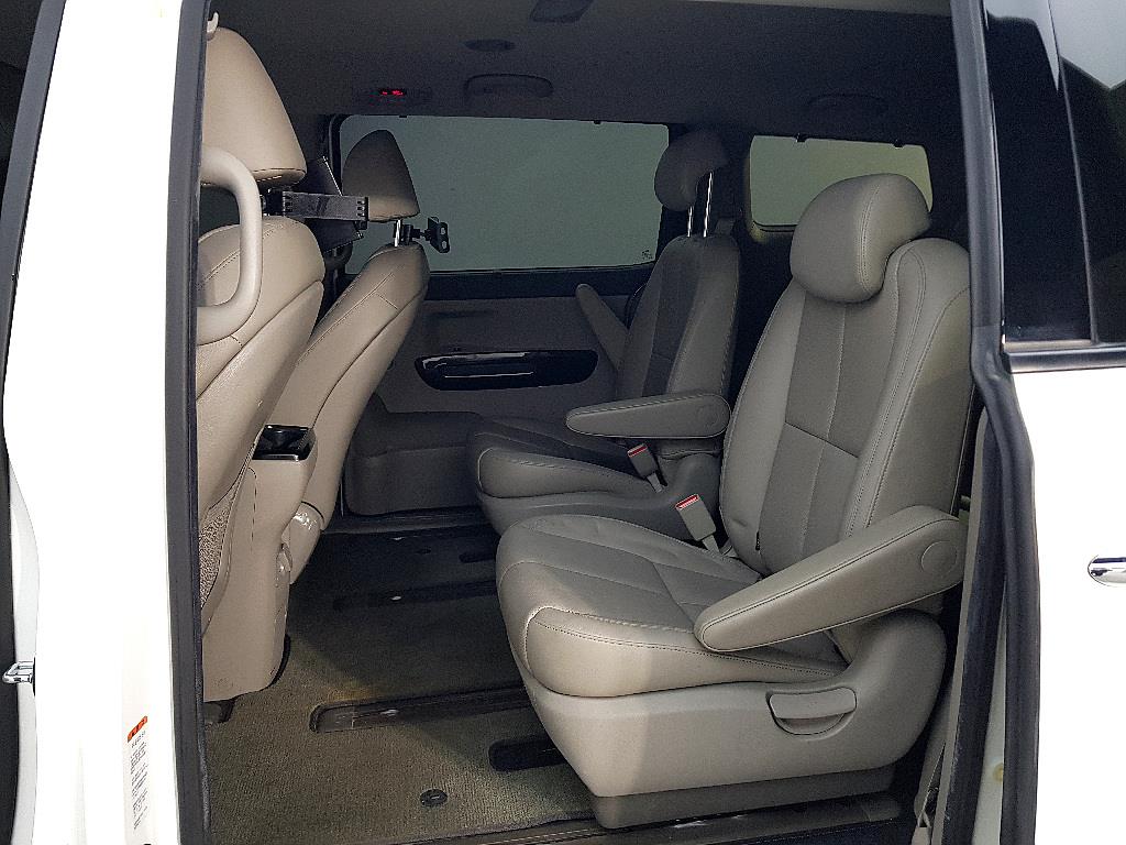 KIA Carnival - Vista 9