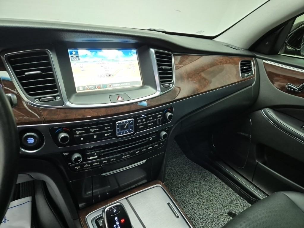 HYUNDAI Equus - Vista 9