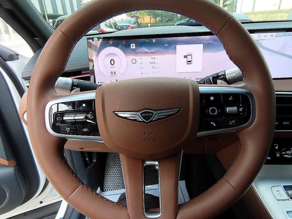 Genesis GV70 - Vista 8