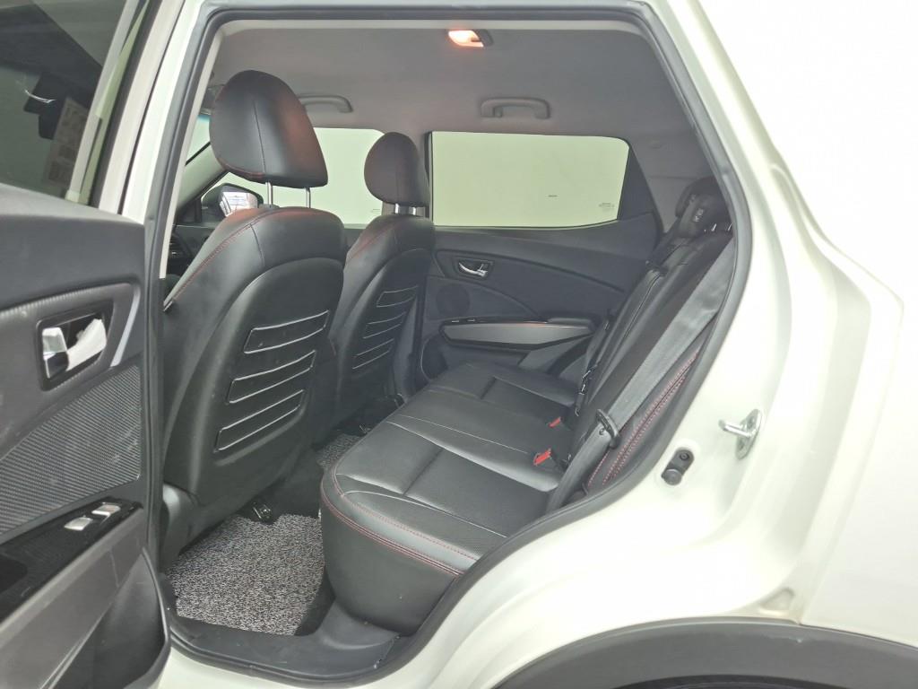 Ssangyong Tivoli - Vista 12