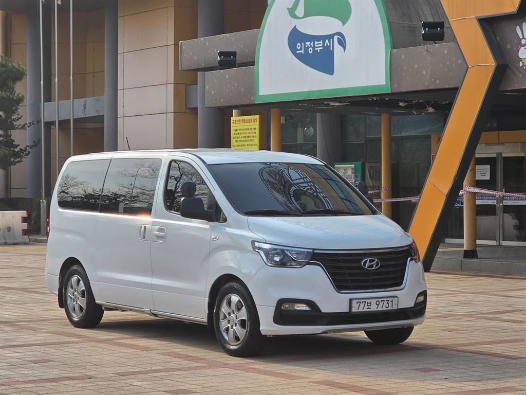 HYUNDAI Starex - Vista 6