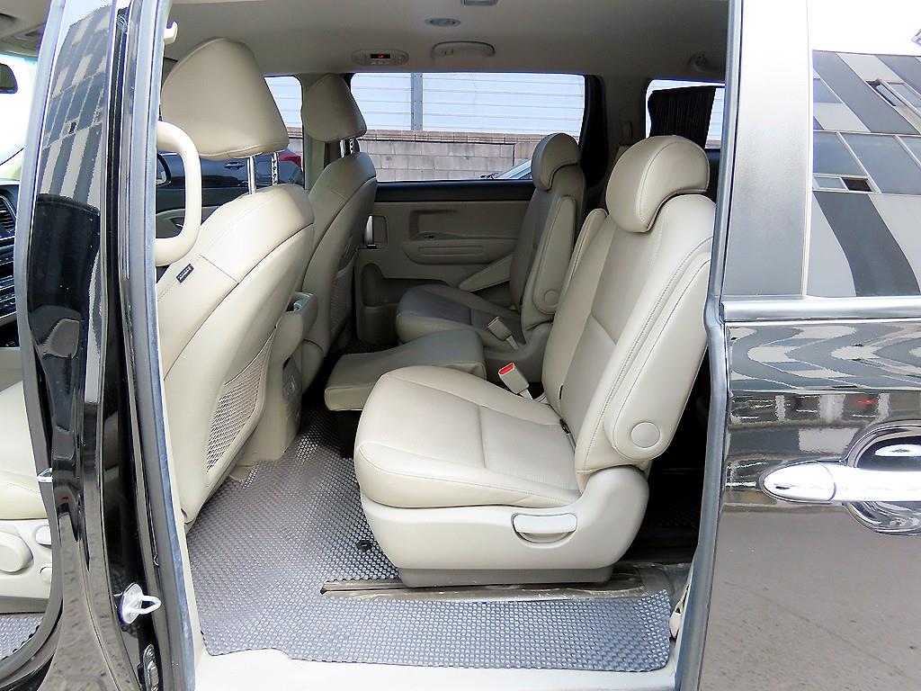 KIA Carnival - Vista 6